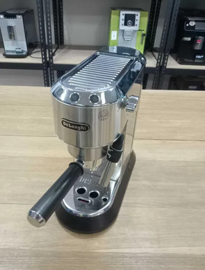 Кавомашина Delonghi EC 685 Bиставковий зразок в коробці Гарантія 1 рік