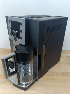 Кавомашина Delonghi ESAM 5500 з новим молочником з гарантією(Б/В)